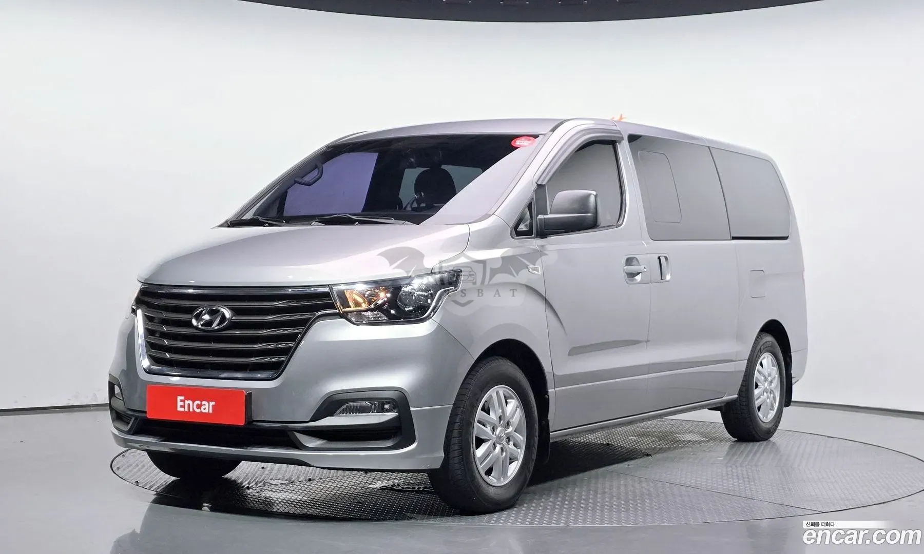 Hyundai Starex Modern Van 5-Seater 2018