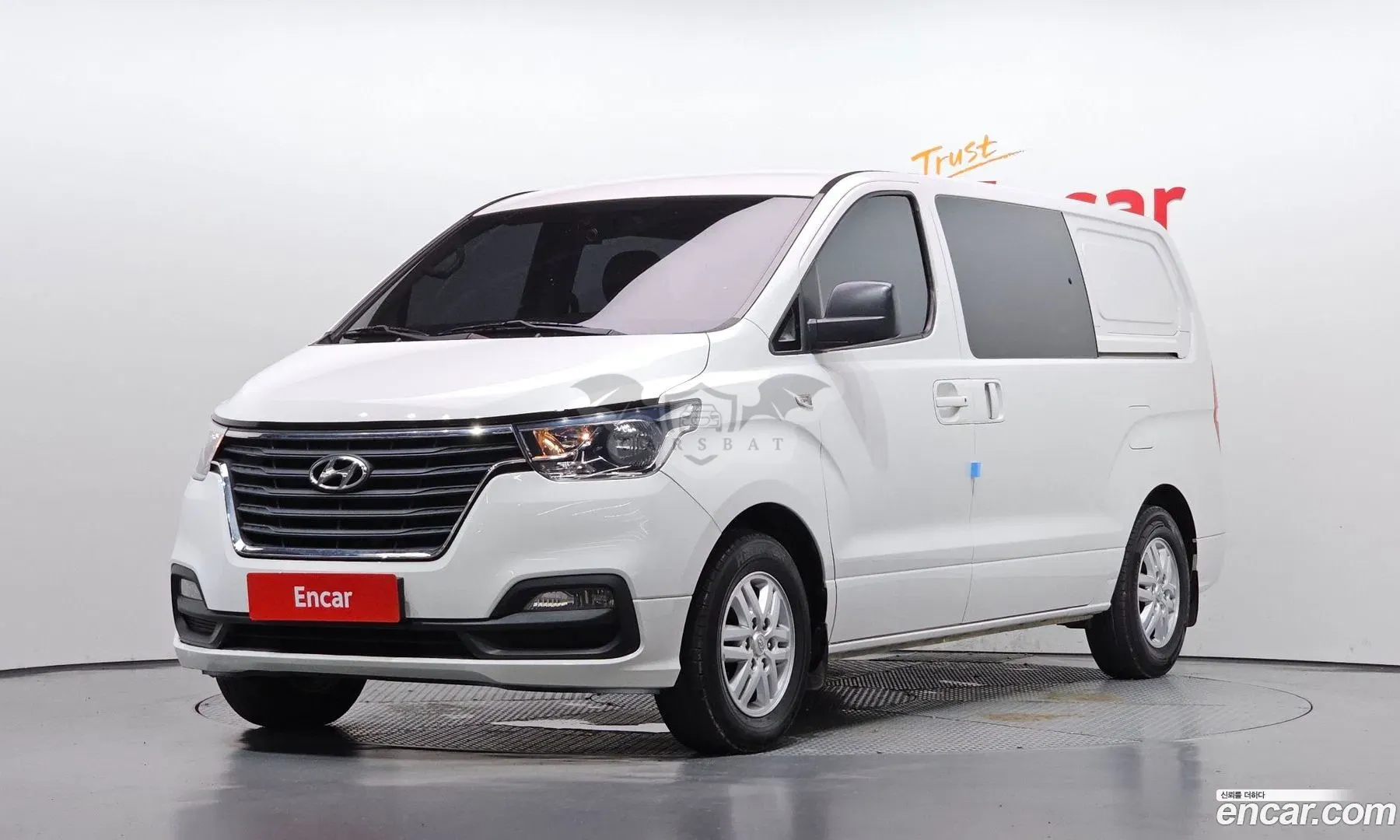 Hyundai Starex Modern Van 5-Seater 2018