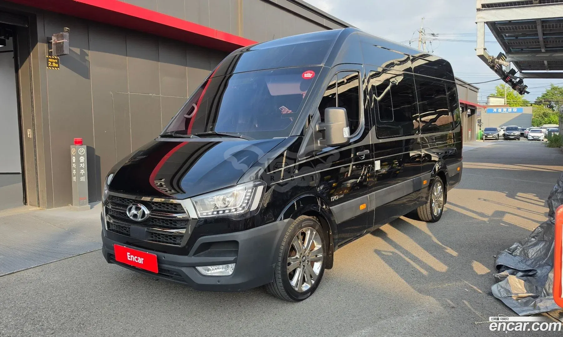 Hyundai Solati Luxury 15-seater 2023