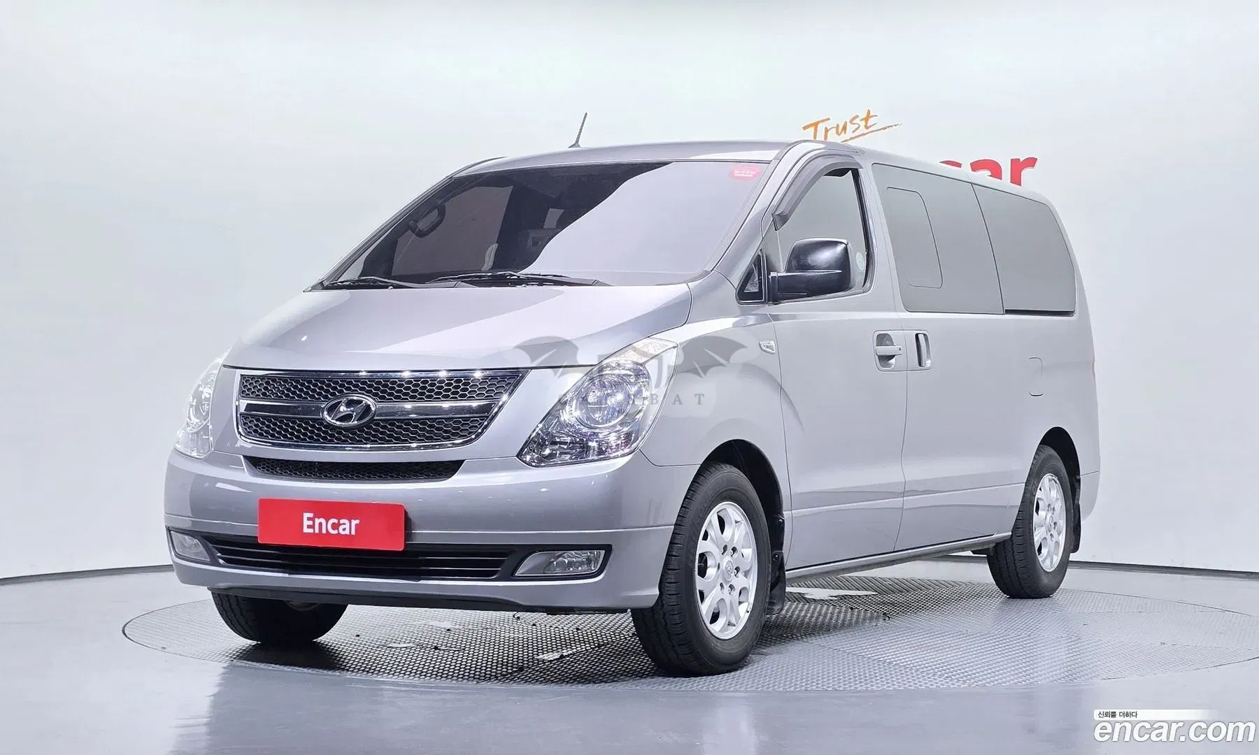 Hyundai Starex CVX Luxury 5-Seater VAN 2012