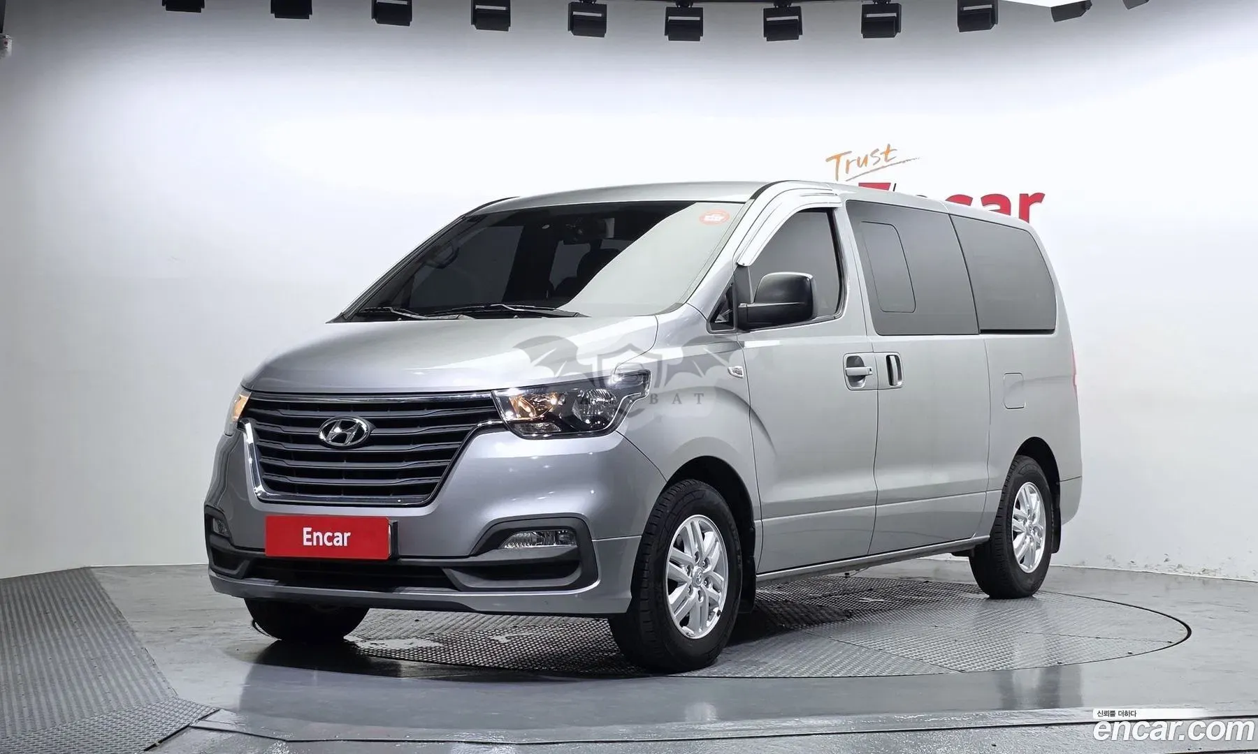 Hyundai Starex Smart Van 5-Seater 2018