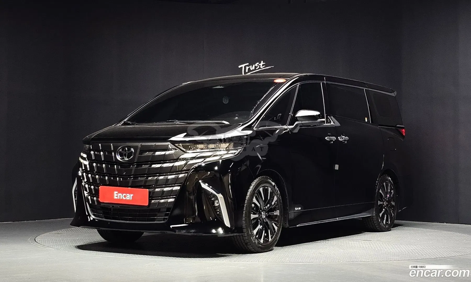 Toyota Alphard 2.5 HEV Executive AWD 2024