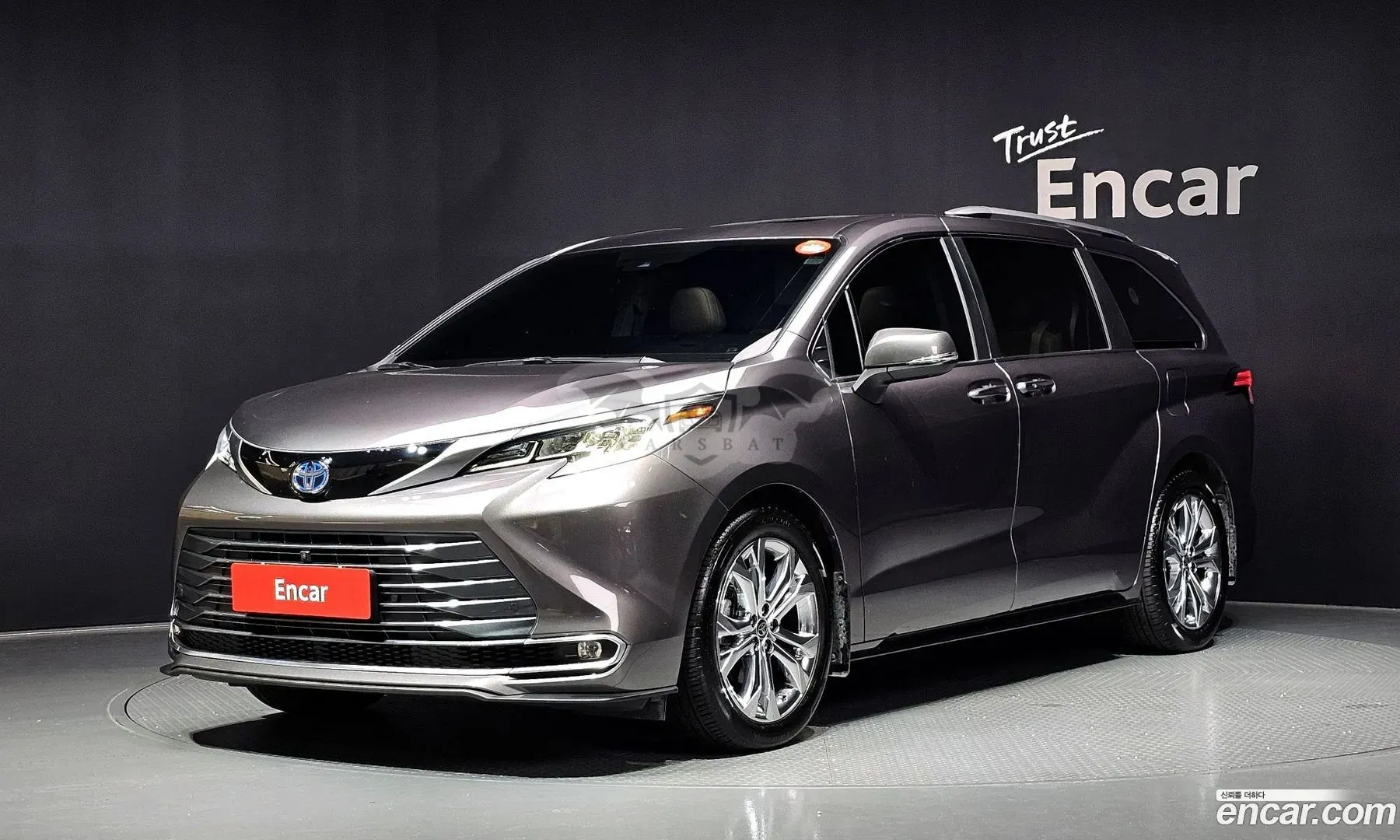 Toyota Sienna 2.5 Hybrid 2WD 2023