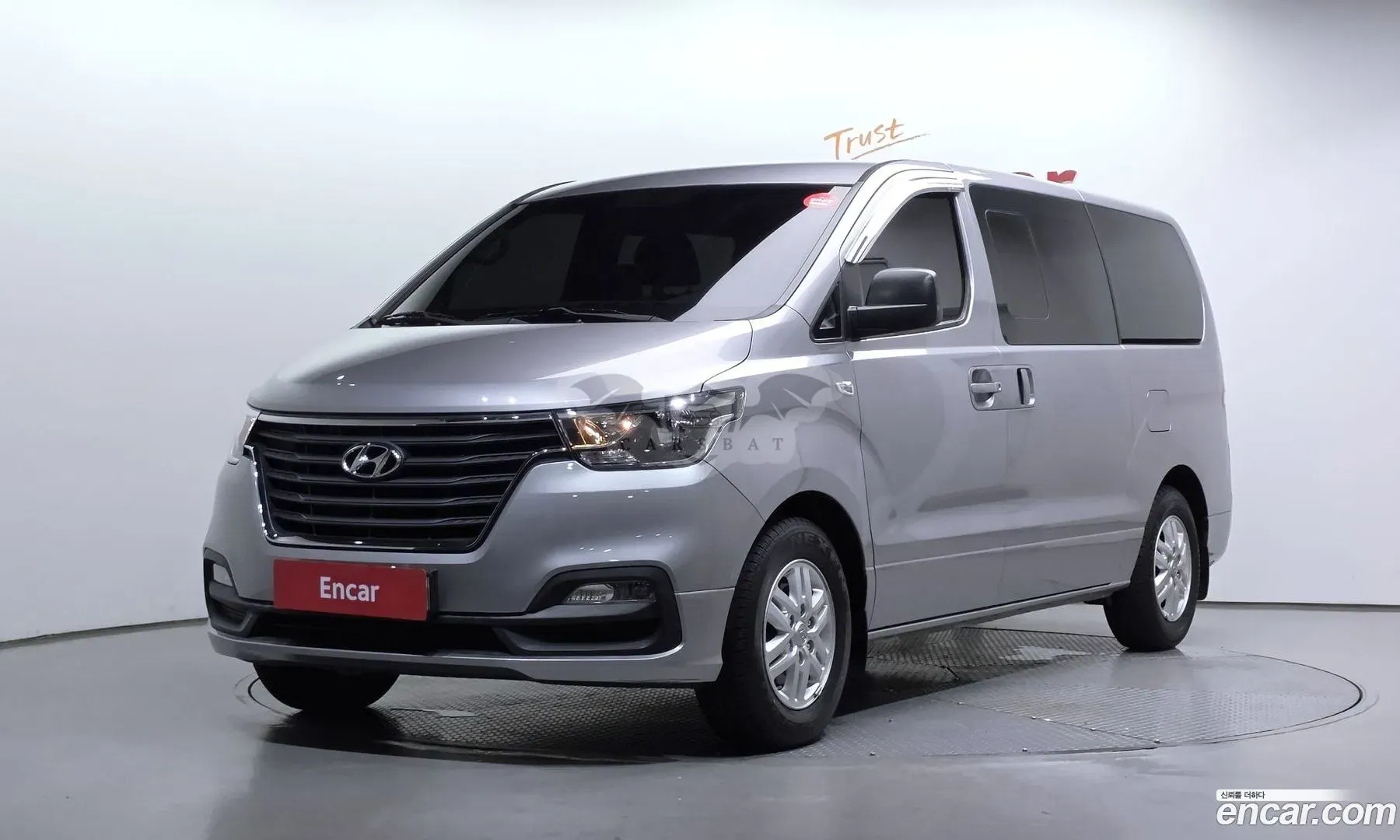 Hyundai Starex Modern Van 5-Seater 2021