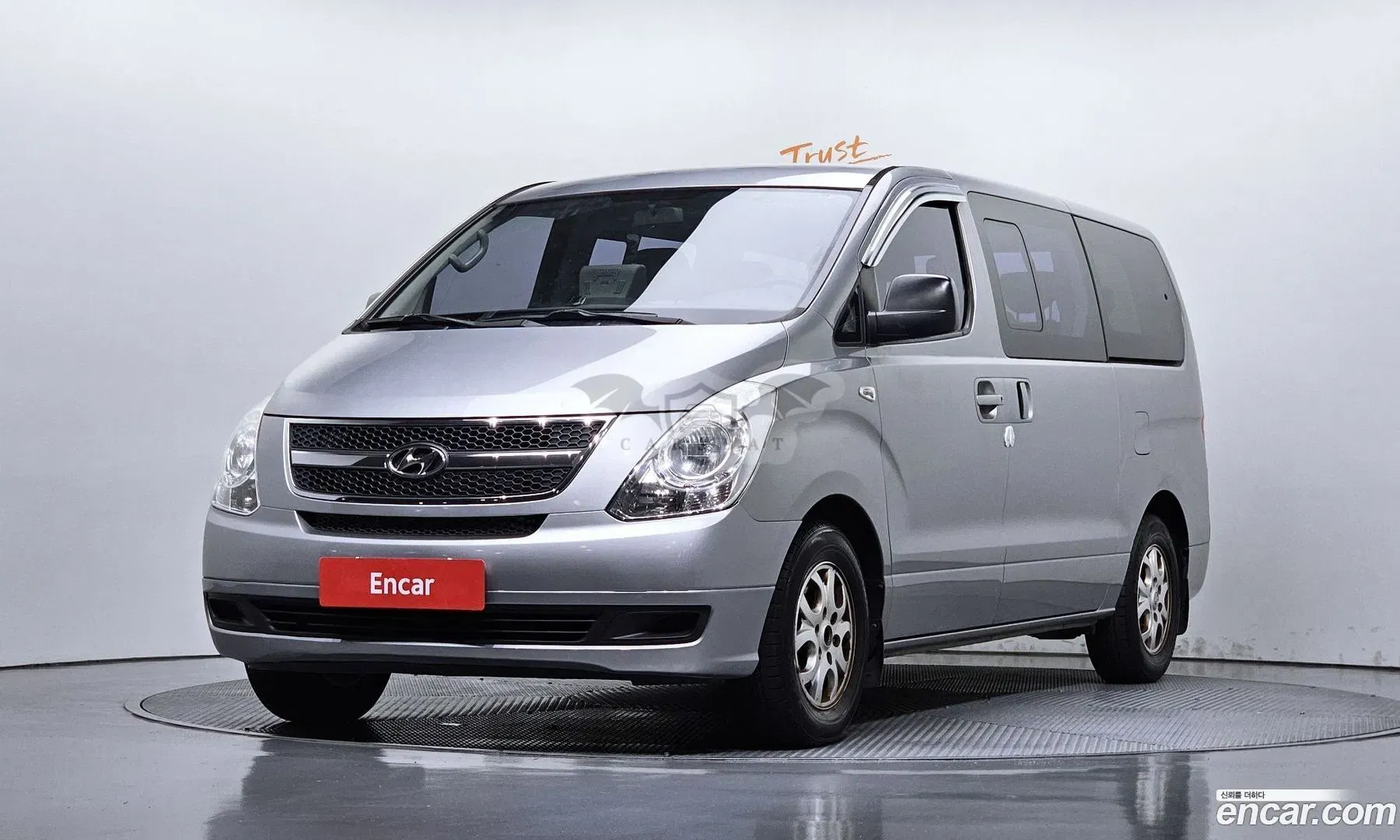 Hyundai Starex CVX Deluxe 12-Seater Wagon 2012