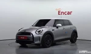 Mini Cooper Third Generation 5Door Classic 2024