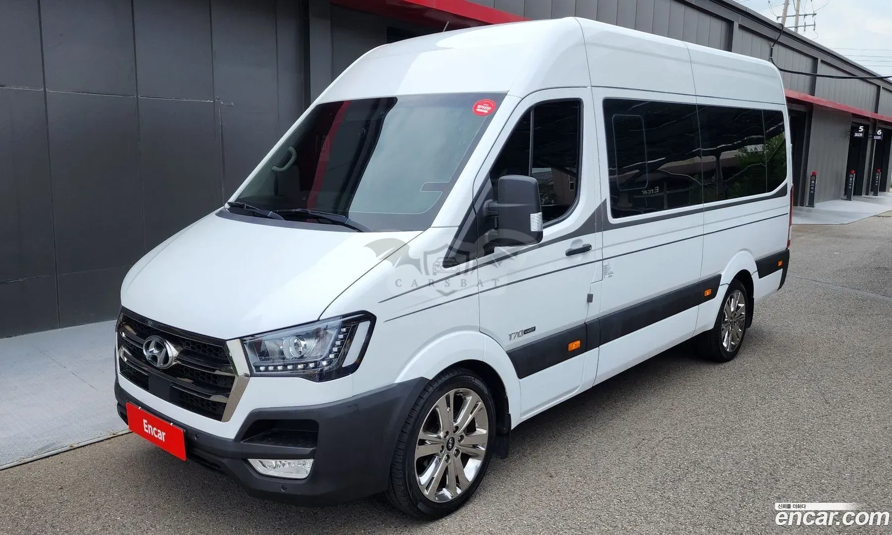 Hyundai Solati Luxury 15-seater 2023