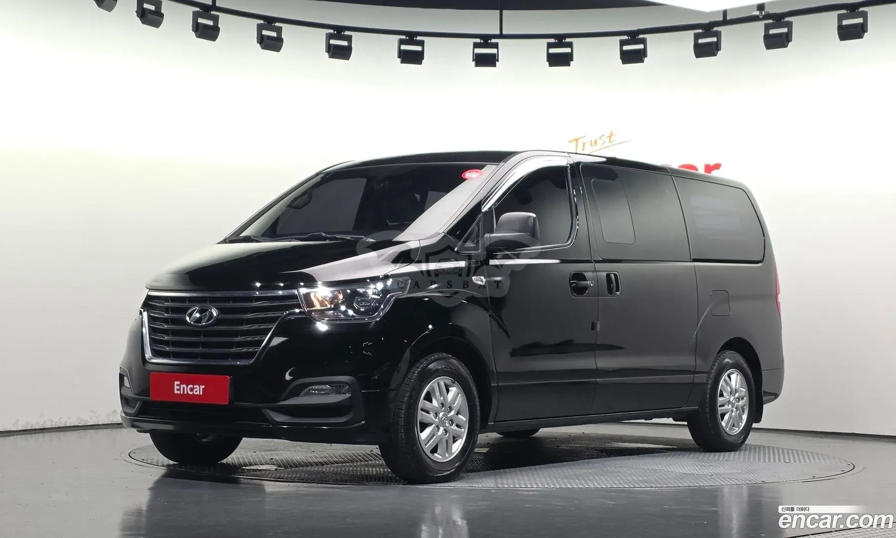 Hyundai Starex Modern Van 5-Seater 2018