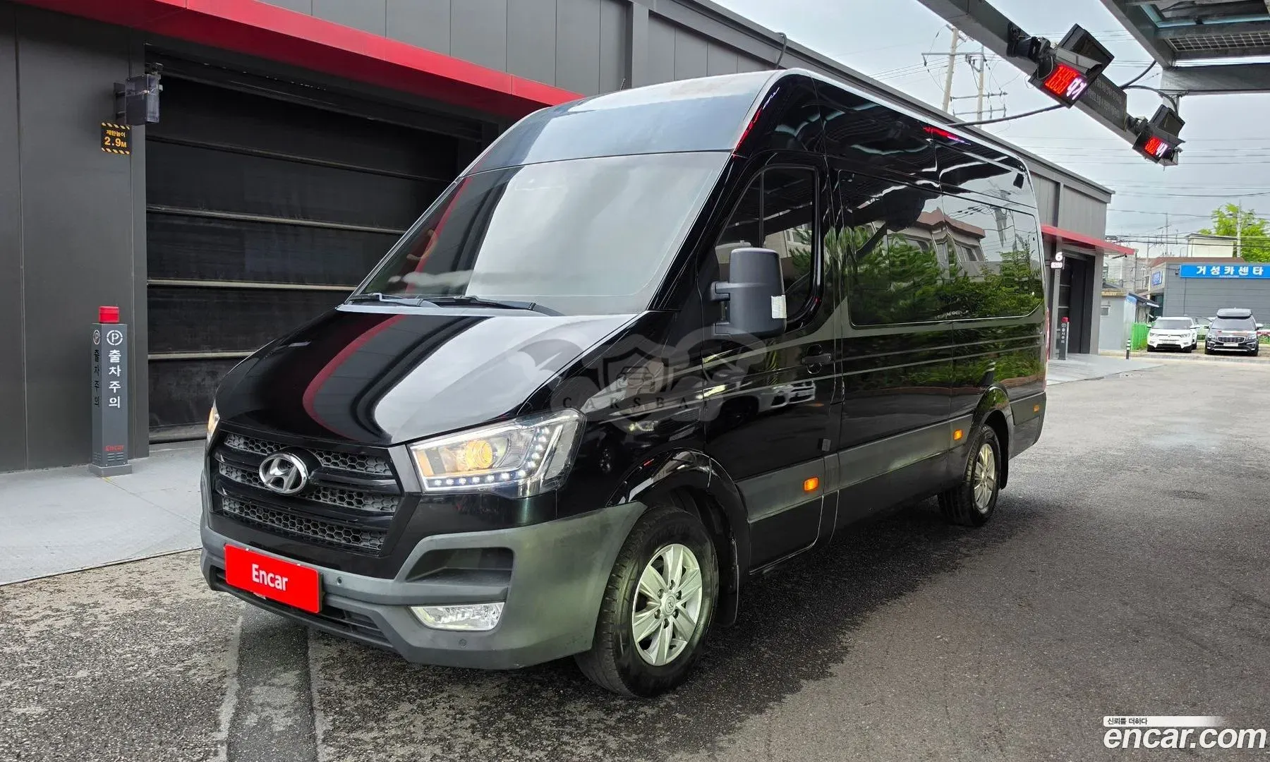 Hyundai Solati Luxury 15-seater 2019