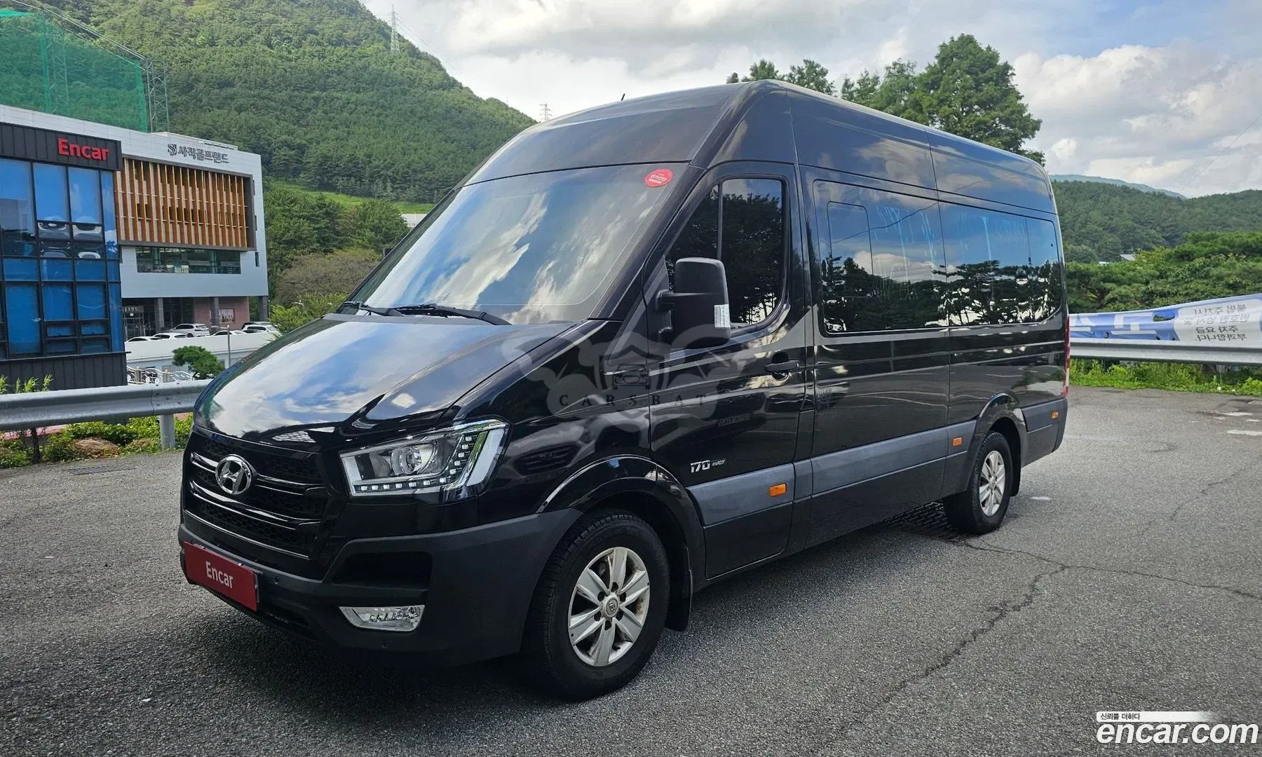 Hyundai Solati Luxury 15-seater 2017