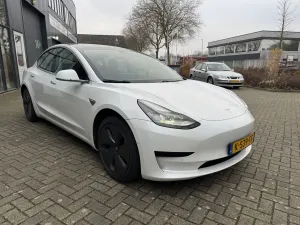 Tesla Model 3 Standard Range Plus 54 kWh 2020