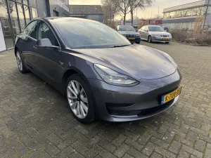 Tesla Model 3 Standard Range Plus 54 kWh 2020