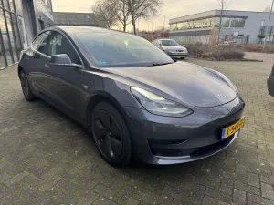 Tesla Model 3 Standard Range Plus 54 kWh 2020