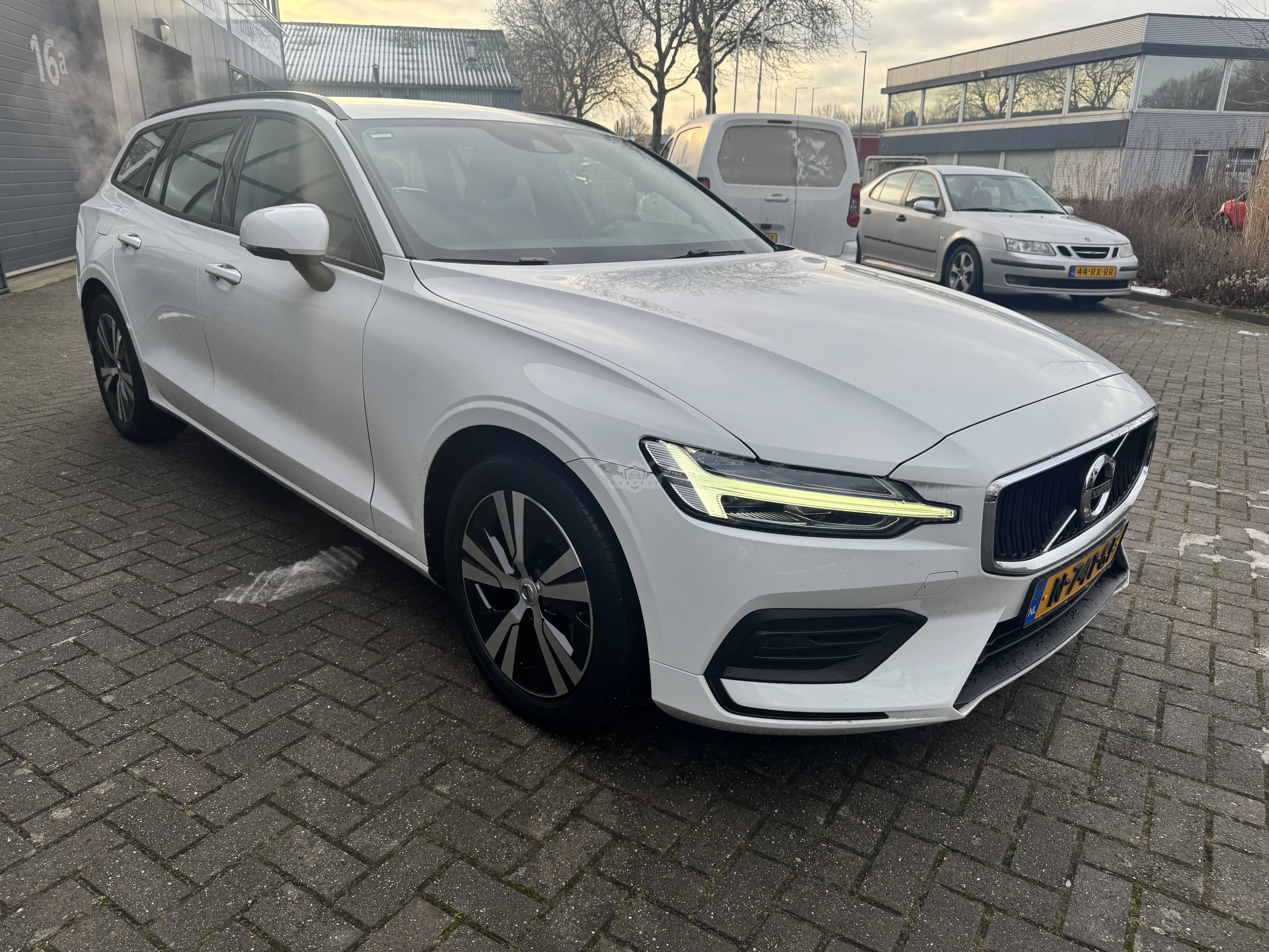 Volvo V60 B3 Momentum 2021