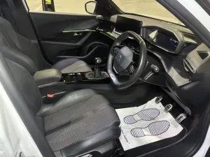 Peugeot 2008 1.2i GT 2022