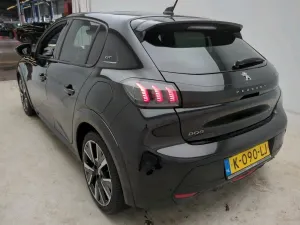 Peugeot 208 1.2i GT 2021