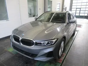 BMW 3 Series Touring 318i 2024
