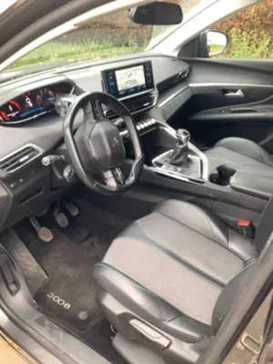 Peugeot 3008 1.5 HDI Allure 2021