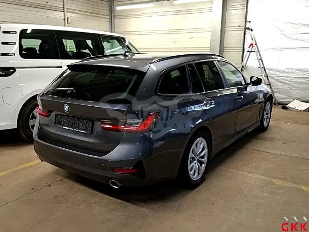 BMW 3 Series Touring 320i Advantage 2021