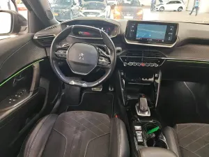 Peugeot 2008 1.2i GT 2021