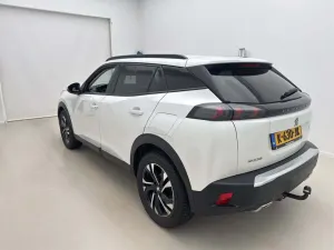 Peugeot 2008 1.2i Allure 2021