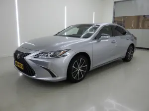 Lexus ES 300h Business 2024