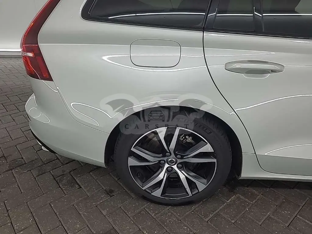 Volvo V60 T8 R-Design 2021