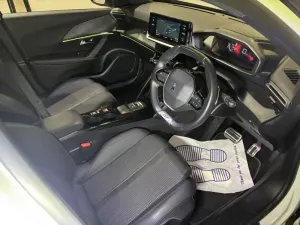 Peugeot 2008 1.2i GT 2023