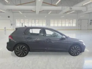 Volkswagen Golf 1.0 eTSI Life 2023