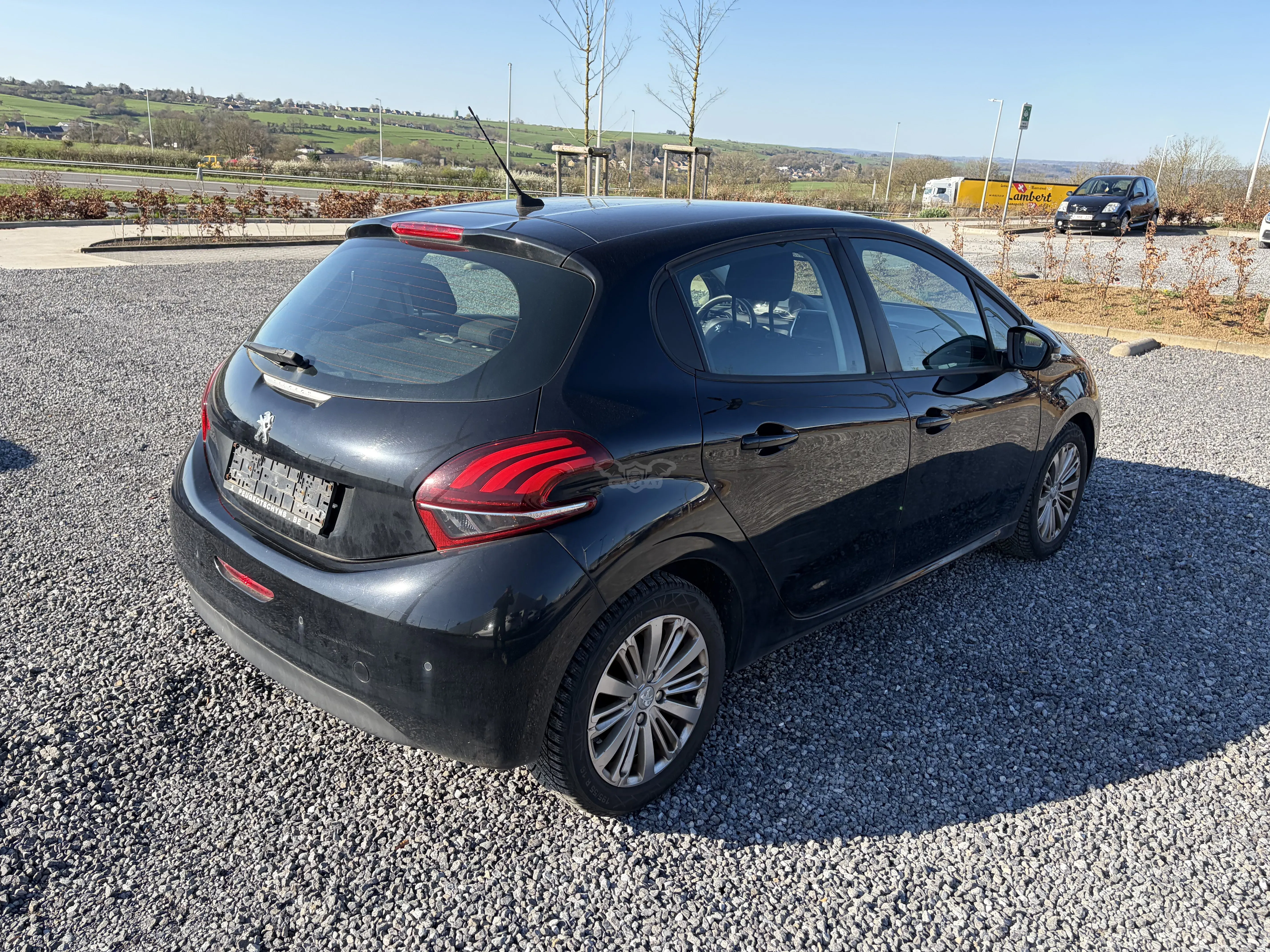 Peugeot 208 1.2i Signature 2019