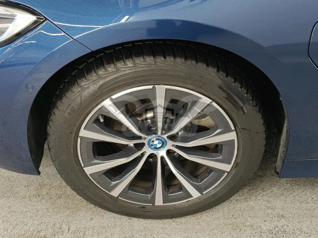 BMW 3 Series Touring 320e Business 2022
