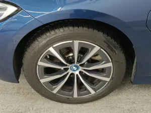 BMW 3 Series Touring 320e Business 2022