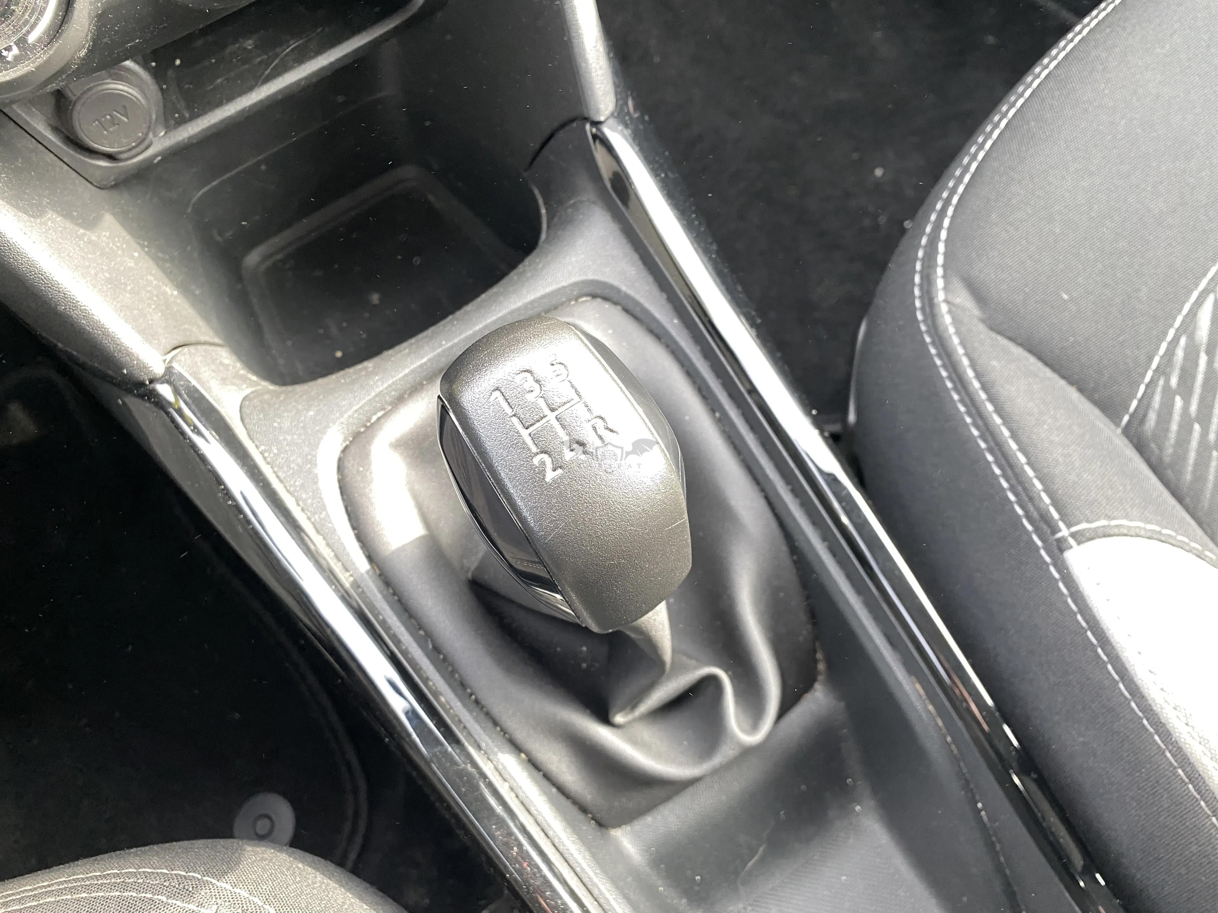 Peugeot 2008 1.2i Access 2014