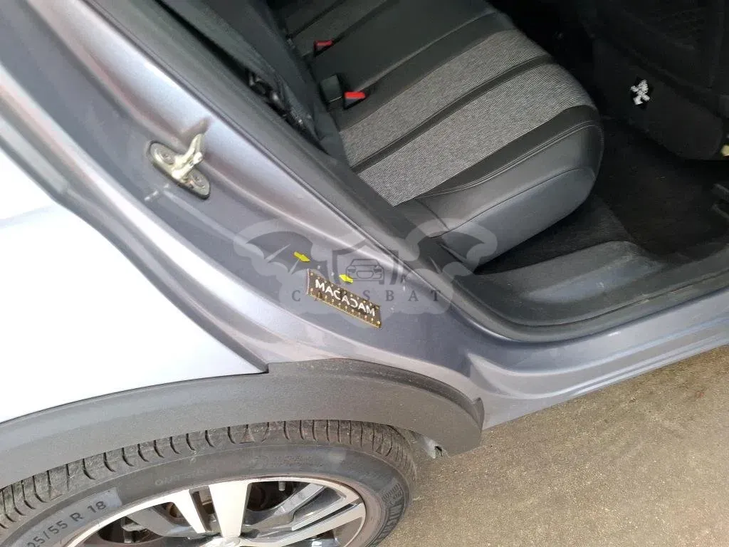Peugeot 3008 1.2i Allure Business 2018