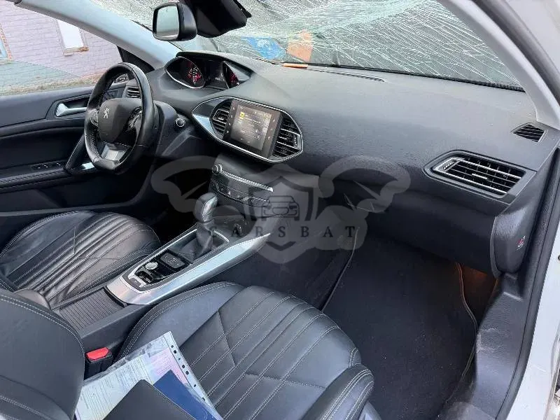 Peugeot 308 1.2i Feline 2015