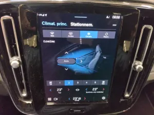 Volvo XC40 Core 2023