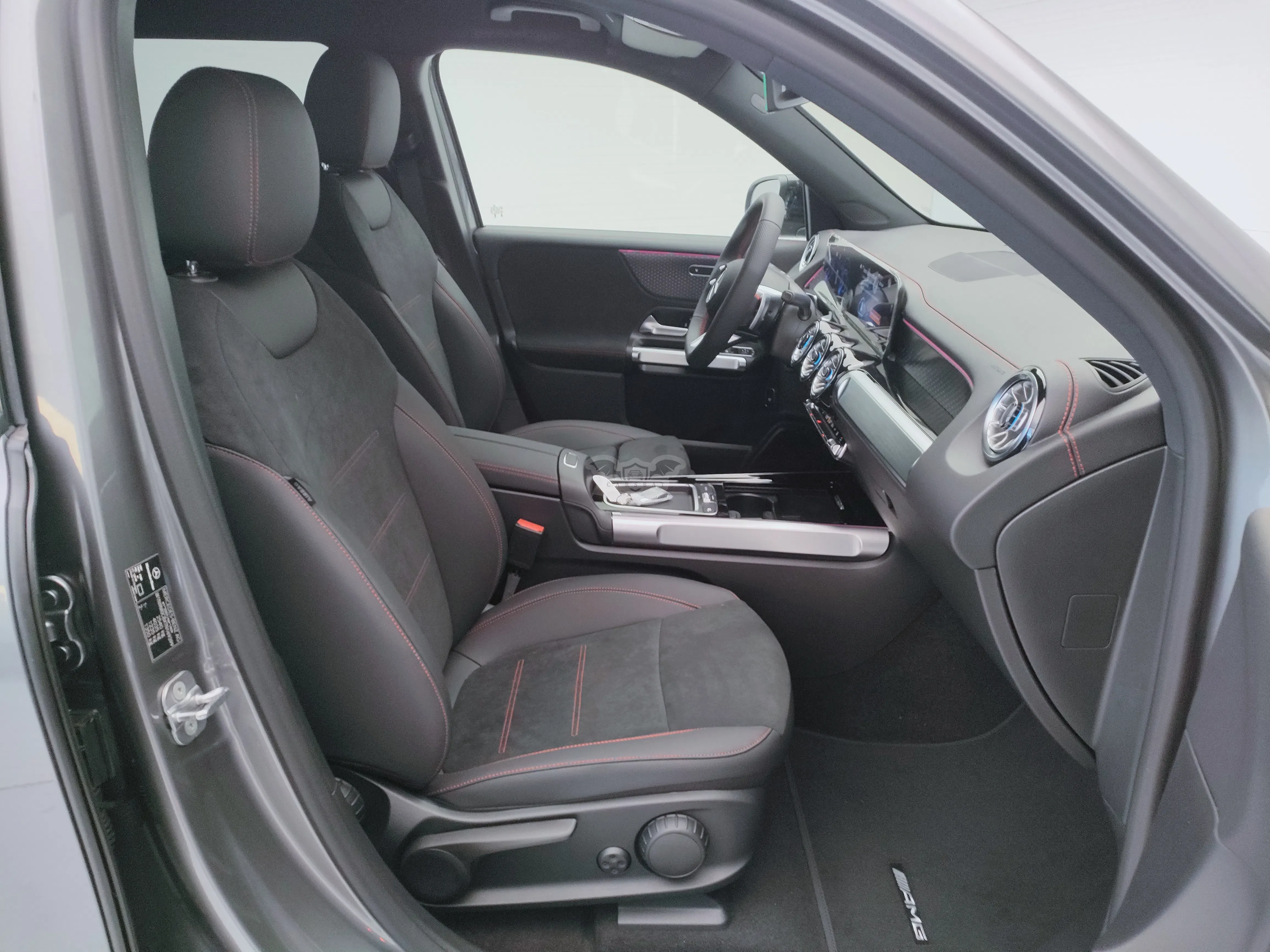 Mercedes-Benz EQB 250+ AMG Line 2025