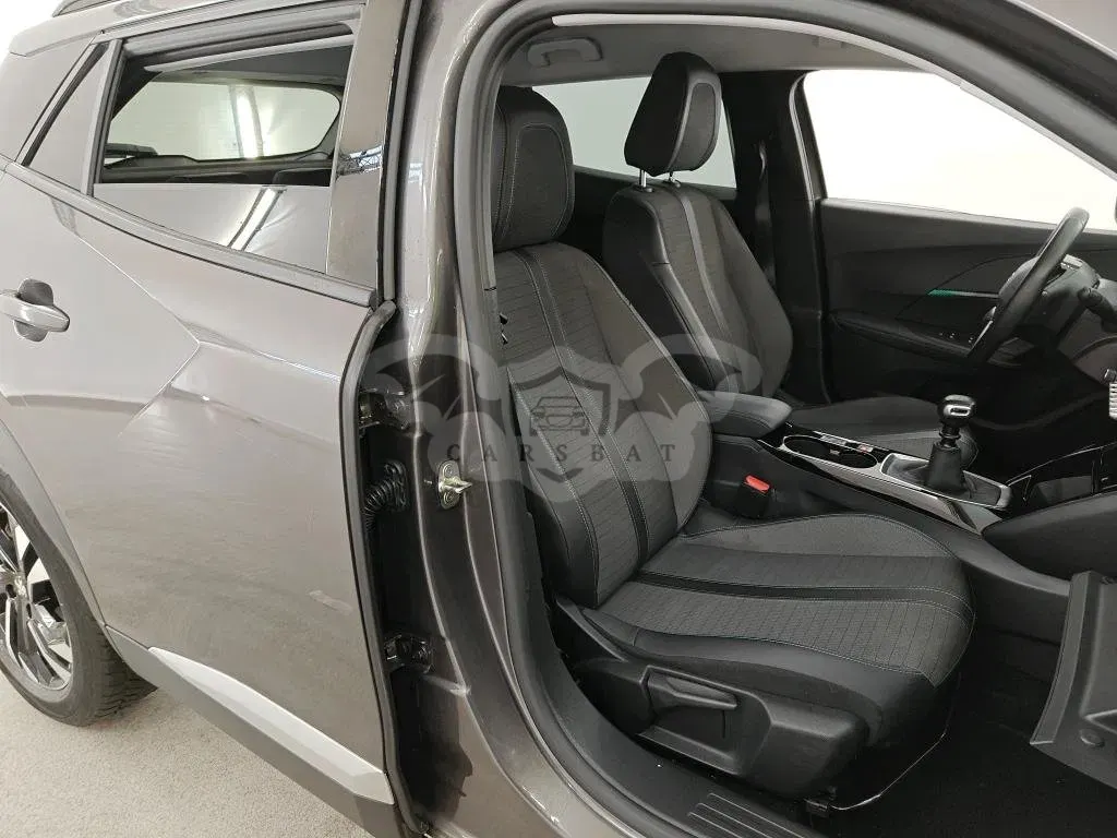 Peugeot 2008 1.2i Allure 2021