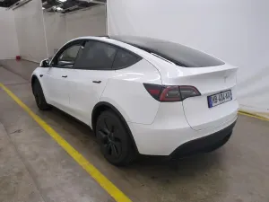 Tesla Model Y 2025