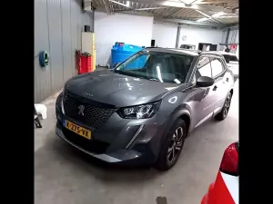 Peugeot 2008 1.2i Allure 2021