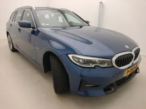 BMW 3 Series Touring 320e Business 2022