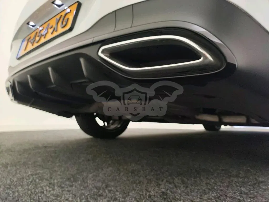 Mercedes-Benz CLA 180 AMG Line 2023