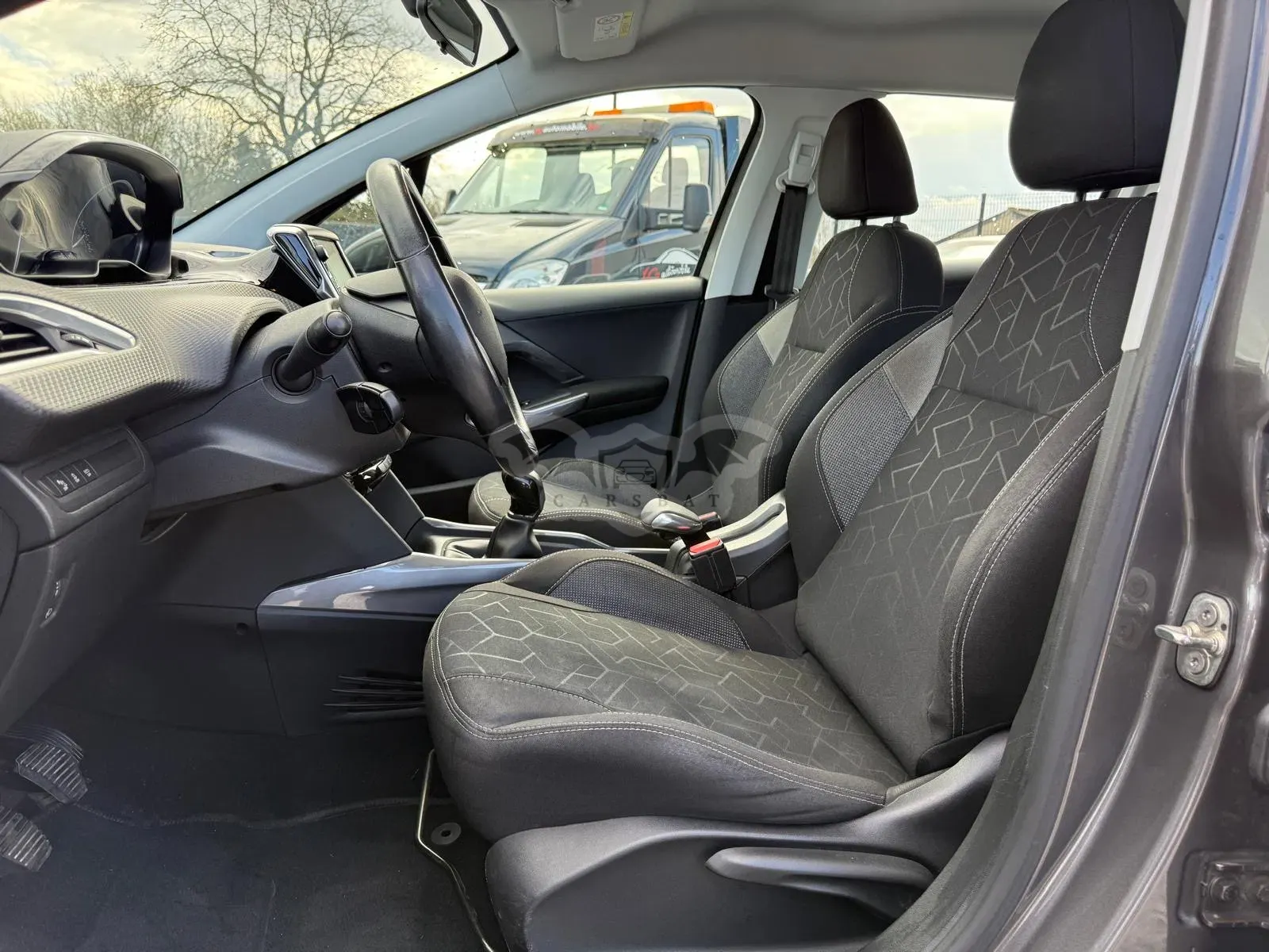 Peugeot 2008 1.2i Active 2017