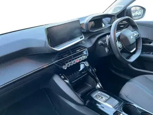 Peugeot 208 1.2i Premium 2022