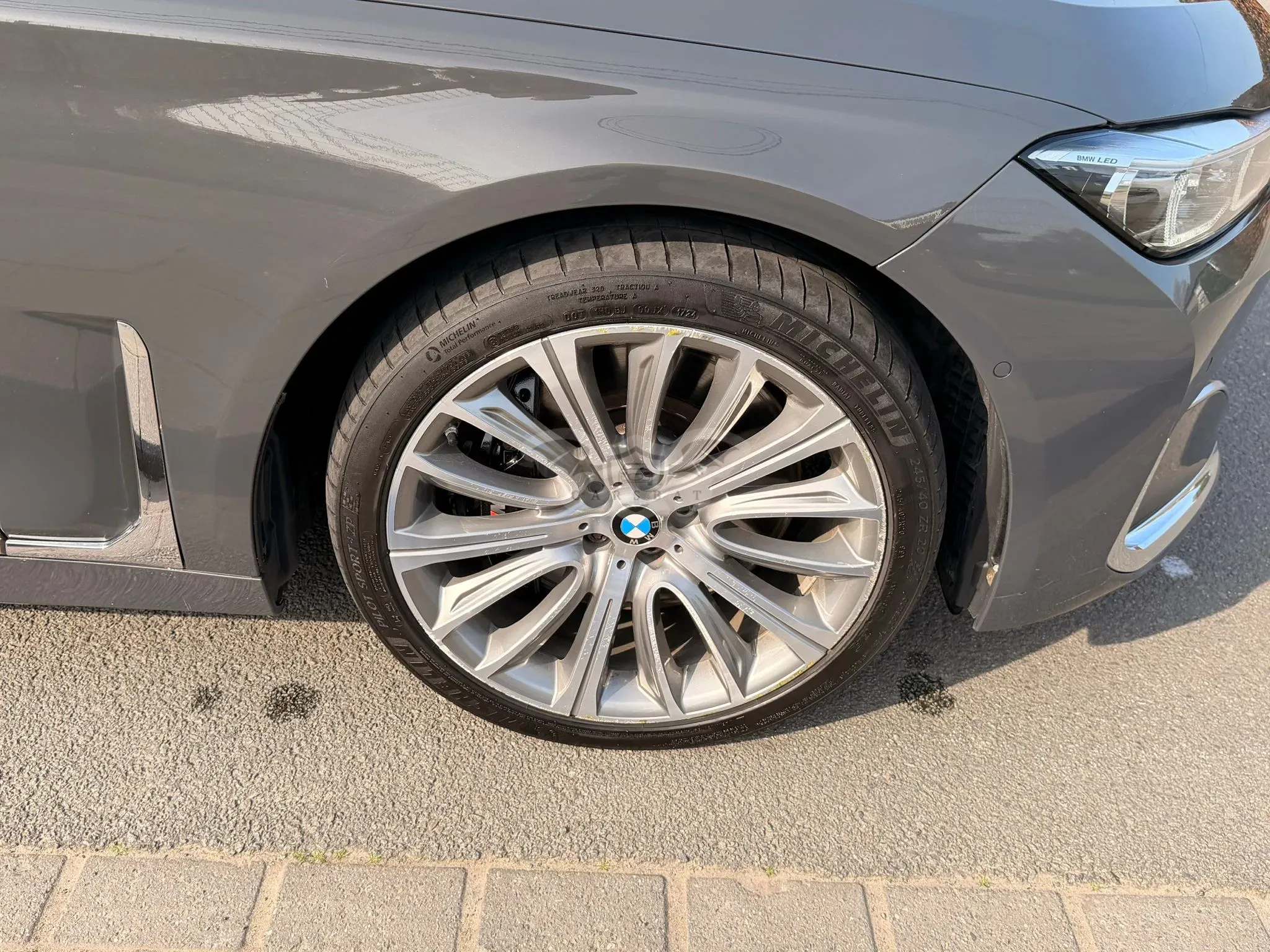 BMW 7 Series Long 740 2021