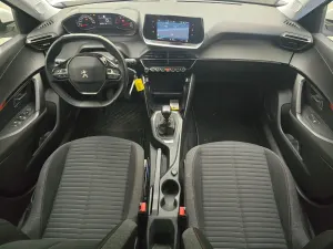 Peugeot 2008 1.2i Active 2021