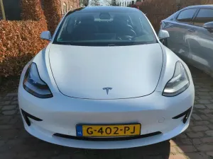 Tesla Model 3 Standard Range Plus 60 kWh 2019