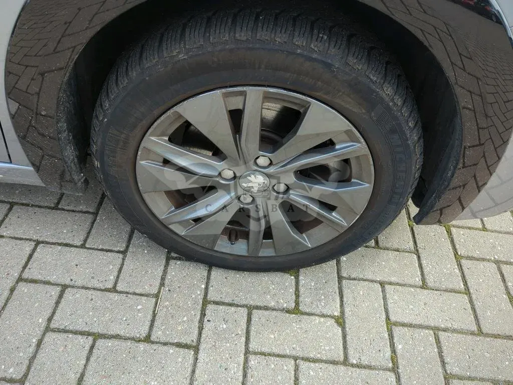 Peugeot 208 Allure 2021