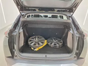Peugeot 2008 1.2i Active 2021