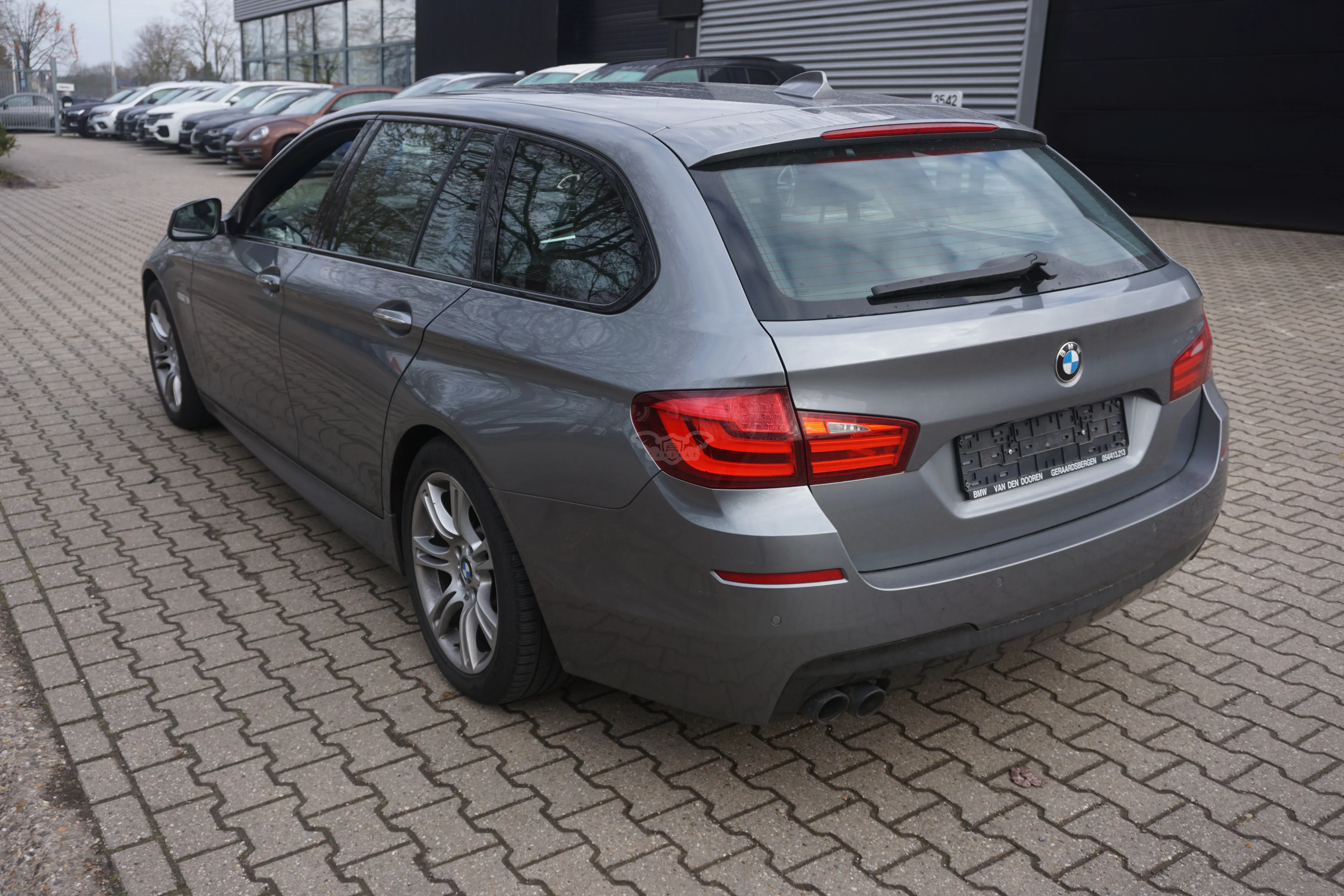 BMW 5 Series Touring 520d M-Pack 2011